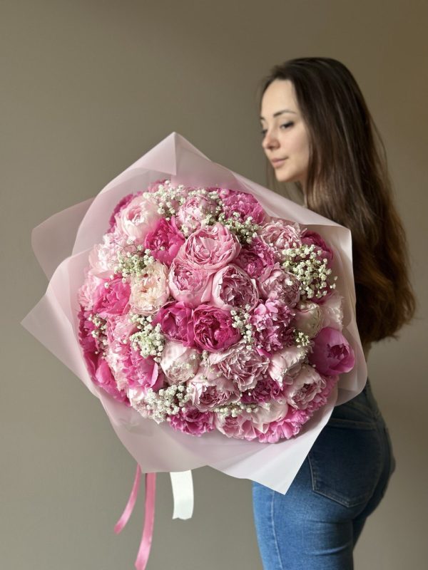 Bouquet of 45 peonies and gypsophila - A captivating blend of romance and purity, perfect for weddings, anniversaries, and special occasions. Handcrafted with care for lasting elegance. Order now for a touch of floral enchantment.