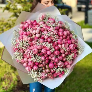 Misty Pink Melody bouquet with Silva Pink roses and gypsophila