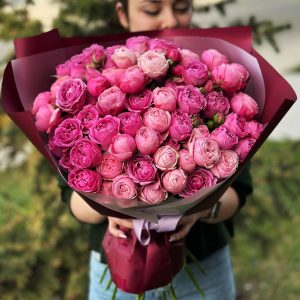 Rose Kiss' featuring a variety of peony roses and baby's breath—a kiss of romance and tenderness.