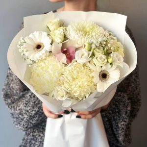 Exotic Harmony: Abundant bouquet with chrysanthemums, gerberas, orchids, gypsophila, lisianthus, and spray roses, filled with the beauty and sensibility of nature.