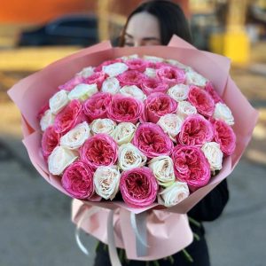 Luxurious Rose Elegance: A breathtaking bouquet featuring 50 meticulously selected roses, radiating opulence and romance in every bloom.
