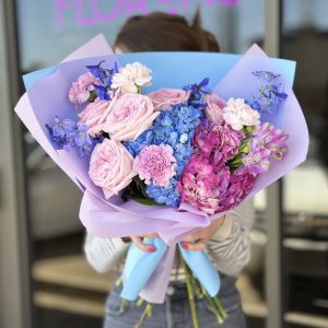 Evoke passion and intensity with 'Bold Love' bouquets – striking floral arrangements designed to ignite the senses and declare your affection with fervor. Explore our captivating collection today!