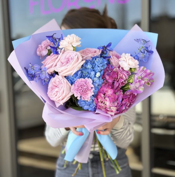 Evoke passion and intensity with 'Bold Love' bouquets – striking floral arrangements designed to ignite the senses and declare your affection with fervor. Explore our captivating collection today!