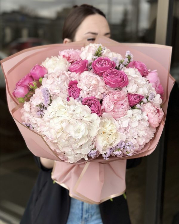 Illuminate her day with 'Mother's Smiles' bouquets – radiant arrangements designed to reflect the warmth and joy of a mother's love. Explore our heartfelt collection today and brighten her world with flowers that speak volumes.