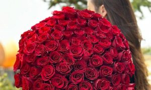 The Art of Giving: Why Bouquets of 100 Roses Evoke the Most Emotions